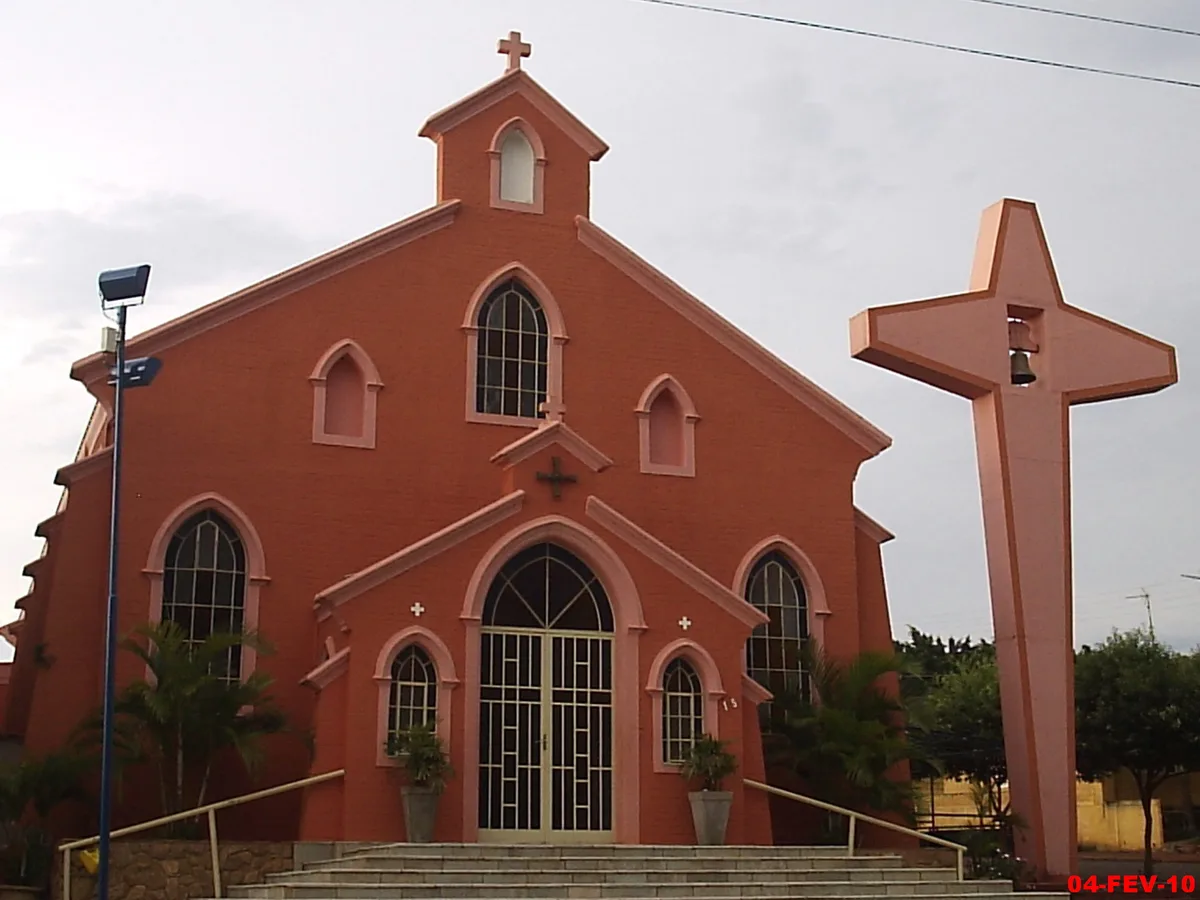 Igreja matriz de Dumont, Paróquia Imaculada Conceição, na Praça da Matriz